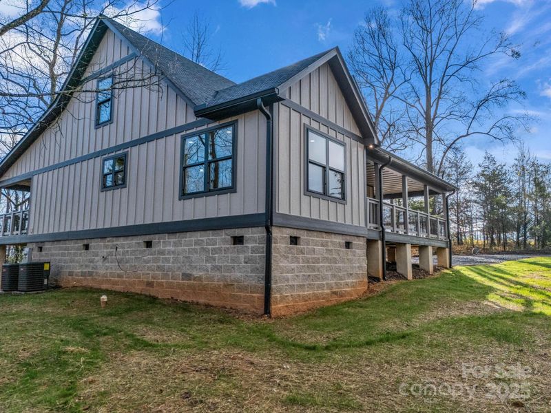 Exterior details and patio area of a home in , Nebo (Image 20).