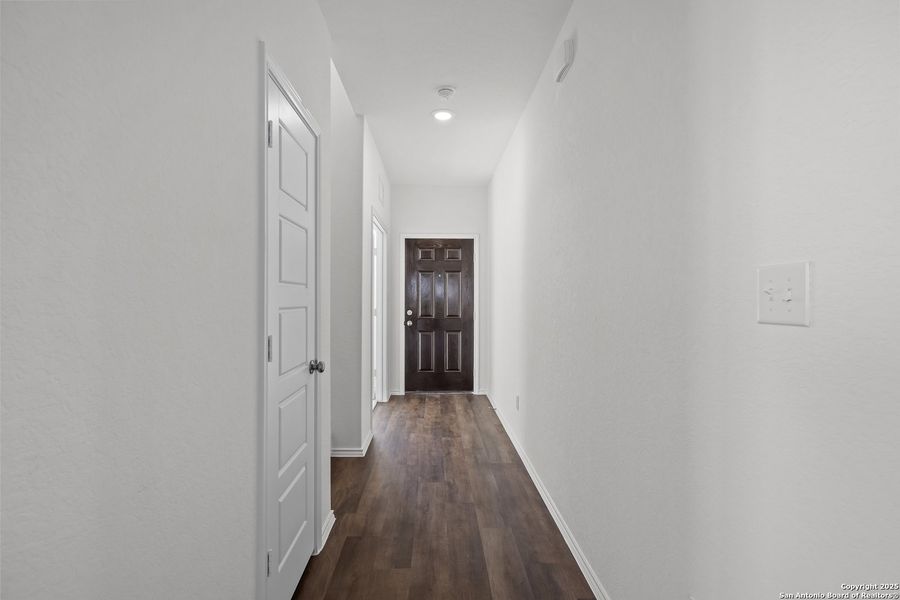 Spacious, unfurnished interior of a new home in Horizon Ridge, San Antonio (Image 17).