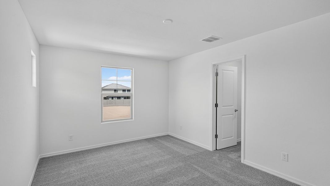 Spacious, unfurnished interior of a new home in Allen Ranches, Litchfield Park (Image 15).