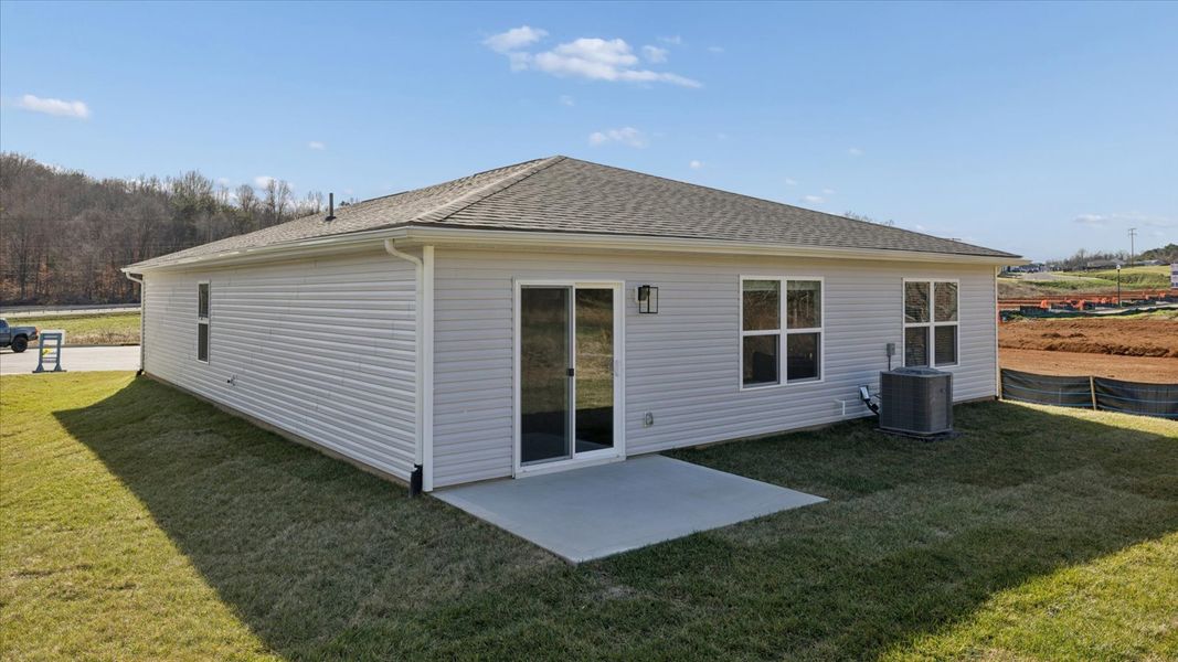 Exterior details and patio area of a home in Emory Creek, Harriman (Image 2).