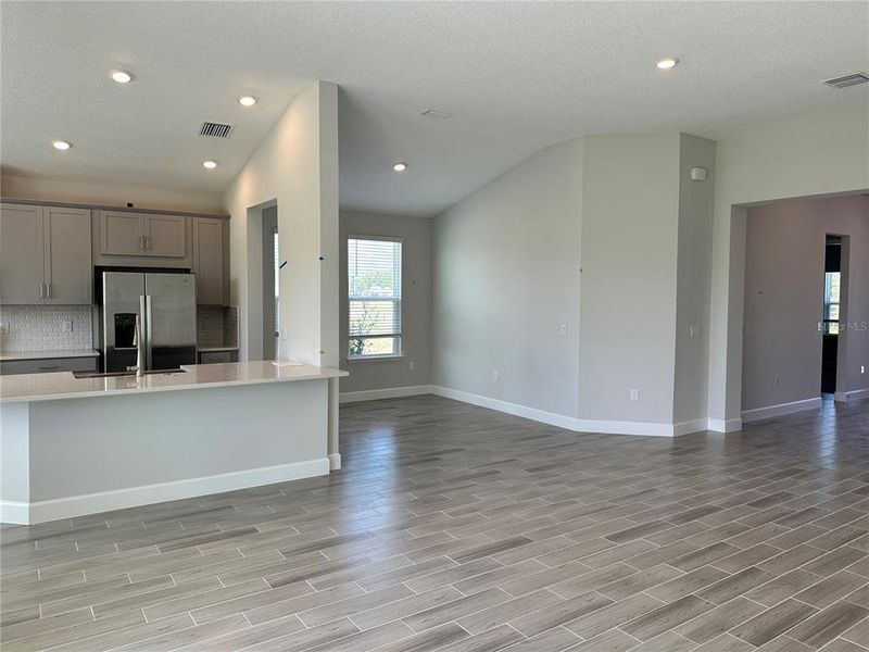 Spacious, unfurnished interior of a new home in Colbert Landings, Palm Coast (Image 15).