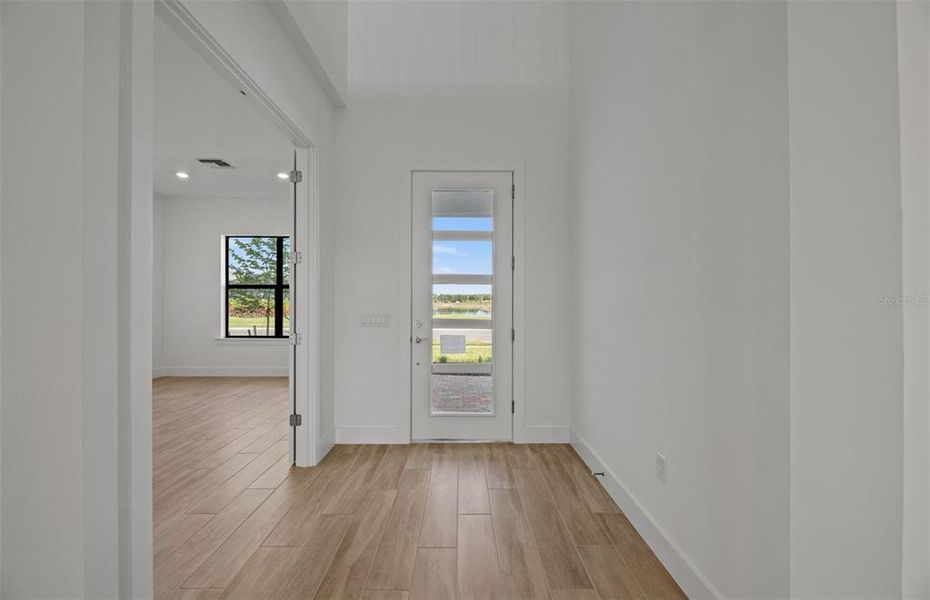 Spacious, unfurnished interior of a new home in , Bradenton (Image 28).