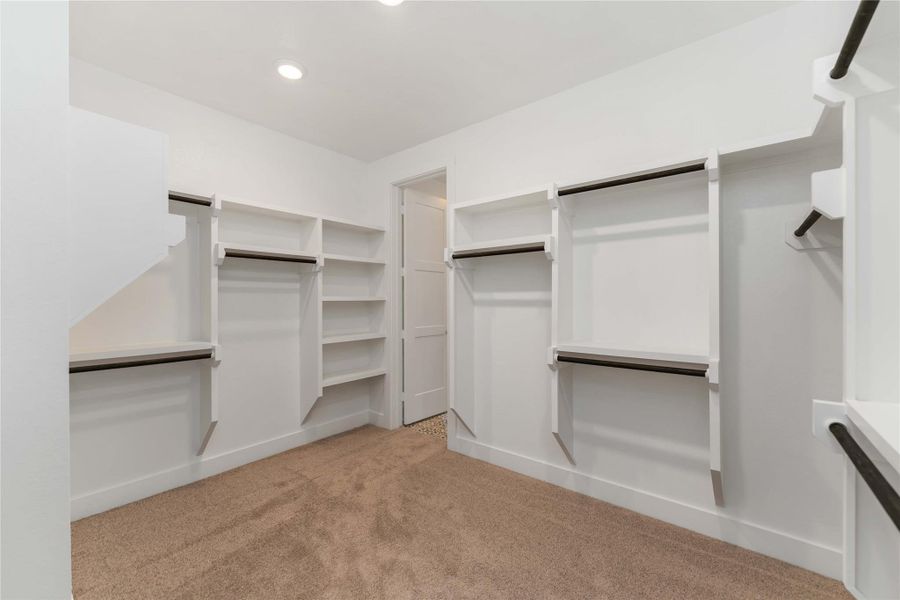 Furnished interior view inside a new home in Valencia, Manvel (Image 16).