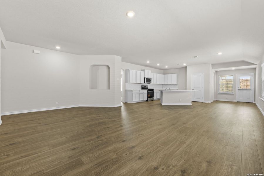 Spacious, unfurnished interior of a new home in Redbird Ranch, San Antonio (Image 25).