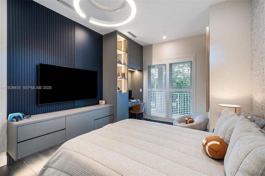 Furnished interior view inside a new home in , Pinecrest (Image 60). Furnished interior view inside a new home in , Pinecrest (Image 60).