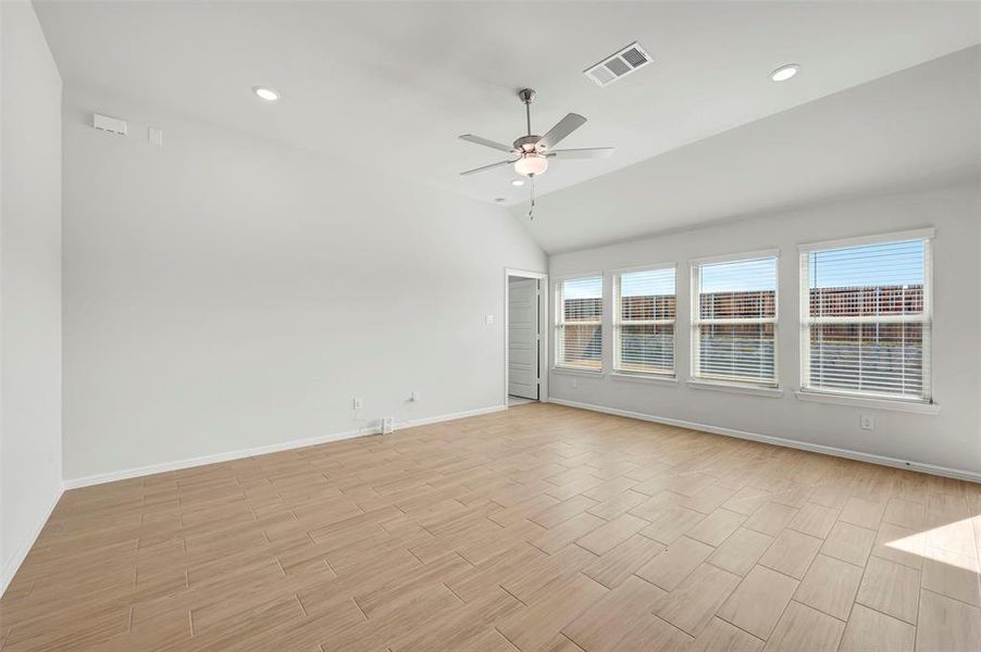 Spacious, unfurnished interior of a new home in Elevon, Lavon (Image 20).