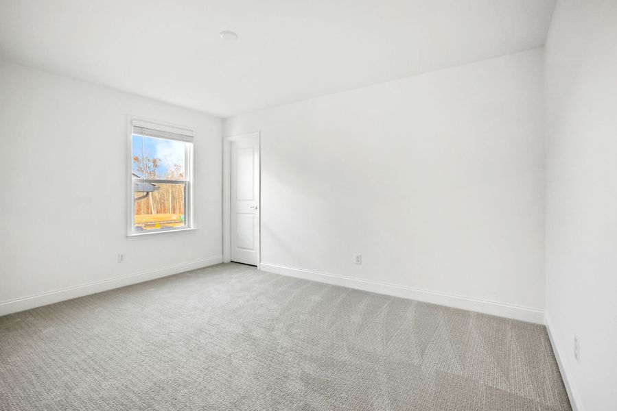 Spacious, unfurnished interior of a new home in Forest Creek, Waxhaw (Image 24).
