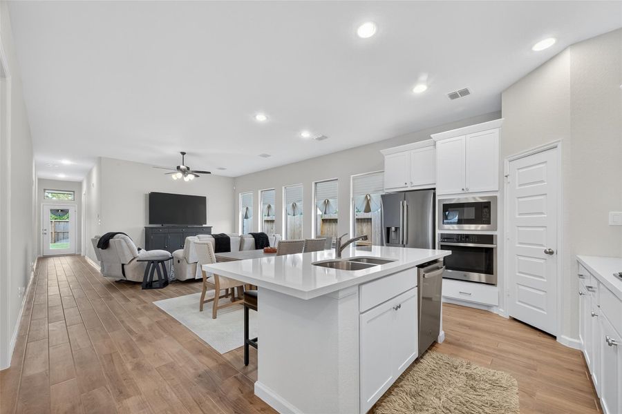 Furnished interior view inside a new home in Sienna 40', Missouri City (Image 15). Furnished interior view inside a new home in Sienna 40', Missouri City (Image 15).