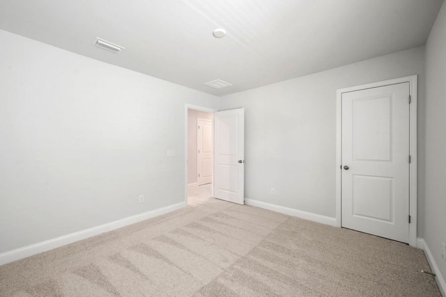 Spacious, unfurnished interior of a new home in Waterways, Richmond Hill (Image 45).