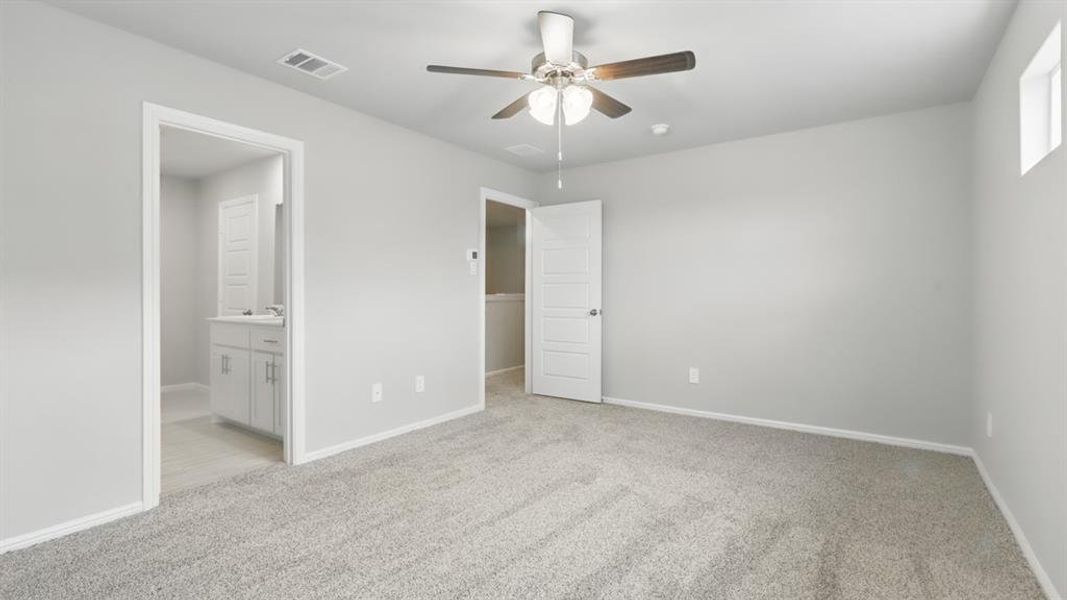 Spacious, unfurnished interior of a new home in Orchard Village, Fort Worth (Image 27).