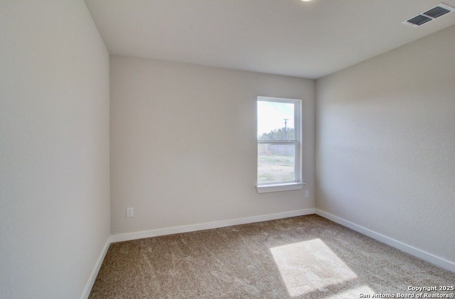 Spacious, unfurnished interior of a new home in Cloud Country, New Braunfels (Image 10).