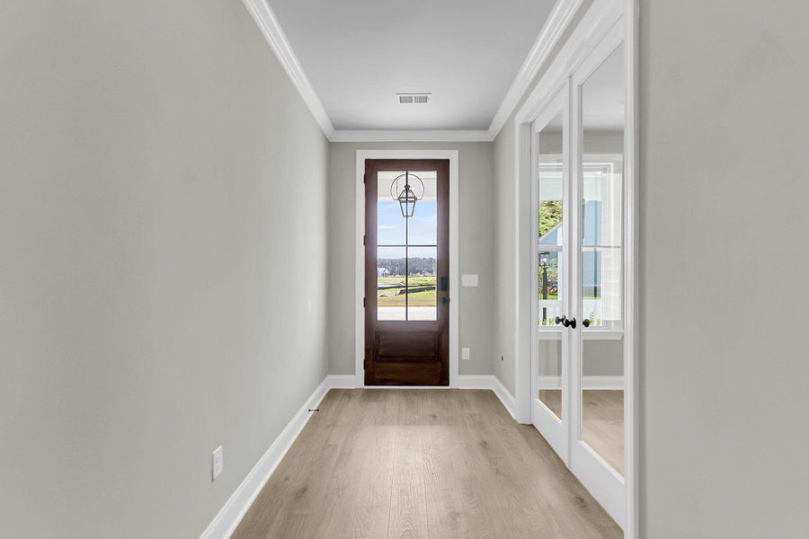 Spacious, unfurnished interior of a new home in Tidewater at Lakes of Cane Bay, Summerville (Image 16).
