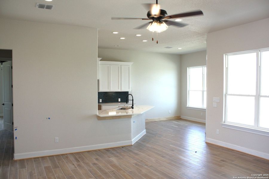 Furnished interior view inside a new home in , La Vernia (Image 8). Furnished interior view inside a new home in , La Vernia (Image 8).
