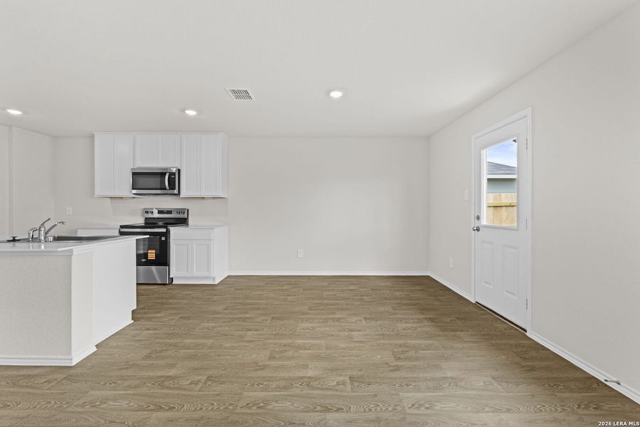 Spacious, unfurnished interior of a new home in Swenson Heights, Seguin (Image 16). Spacious, unfurnished interior of a new home in Swenson Heights, Seguin (Image 16).