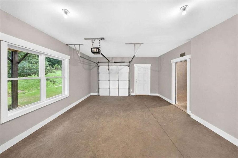 Spacious, unfurnished interior of a new home in , Hoschton (Image 67).