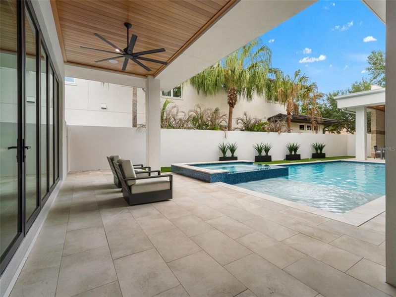 Exterior details and patio area of a home in , Orlando (Image 35).