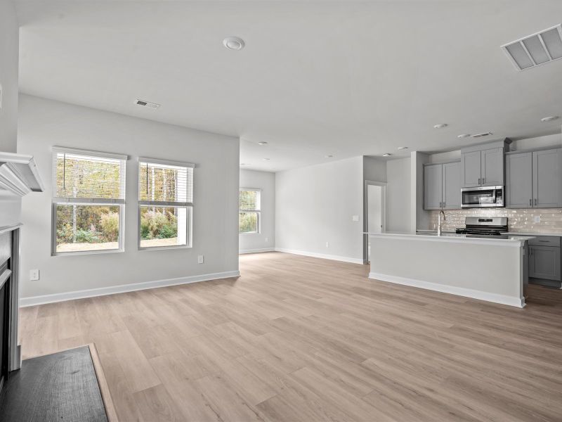 Spacious, unfurnished interior of a new home in Vickery Station, Woodruff (Image 11).