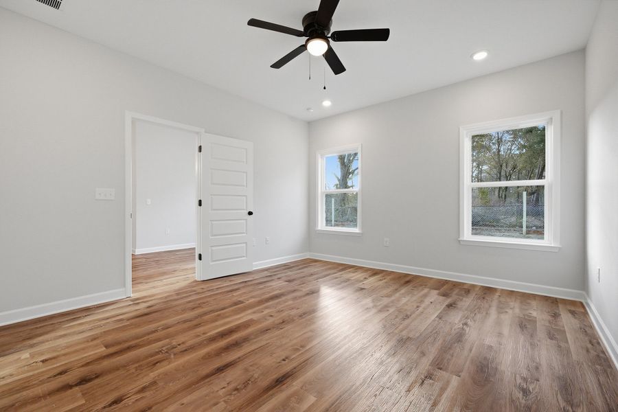 Spacious, unfurnished interior of a new home in Barton's Bend, Crestview (Image 30). Spacious, unfurnished interior of a new home in Barton's Bend, Crestview (Image 30).