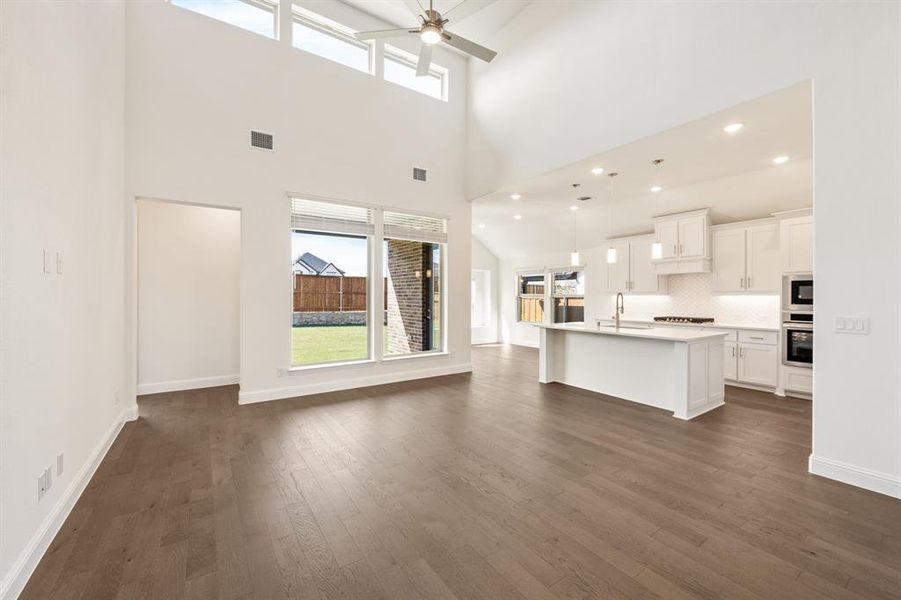 Spacious, unfurnished interior of a new home in Creekview Meadows, Pilot Point (Image 23).