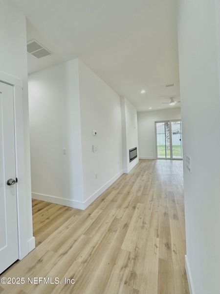 Spacious, unfurnished interior of a new home in , Palm Coast (Image 33).