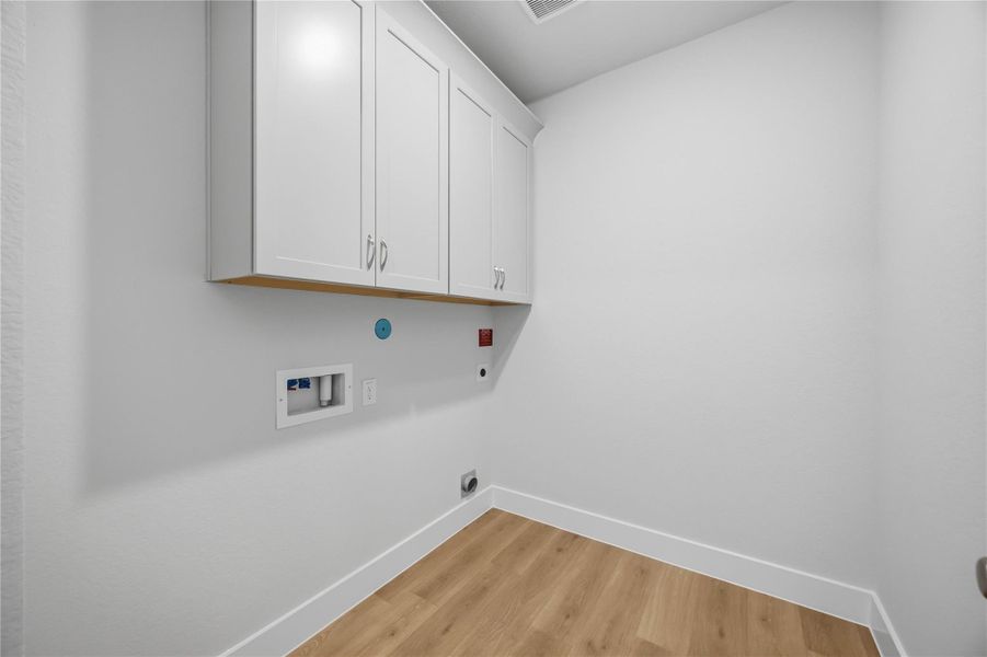 Spacious, unfurnished interior of a new home in Ellwood, Iowa Colony (Image 21). Spacious, unfurnished interior of a new home in Ellwood, Iowa Colony (Image 21).