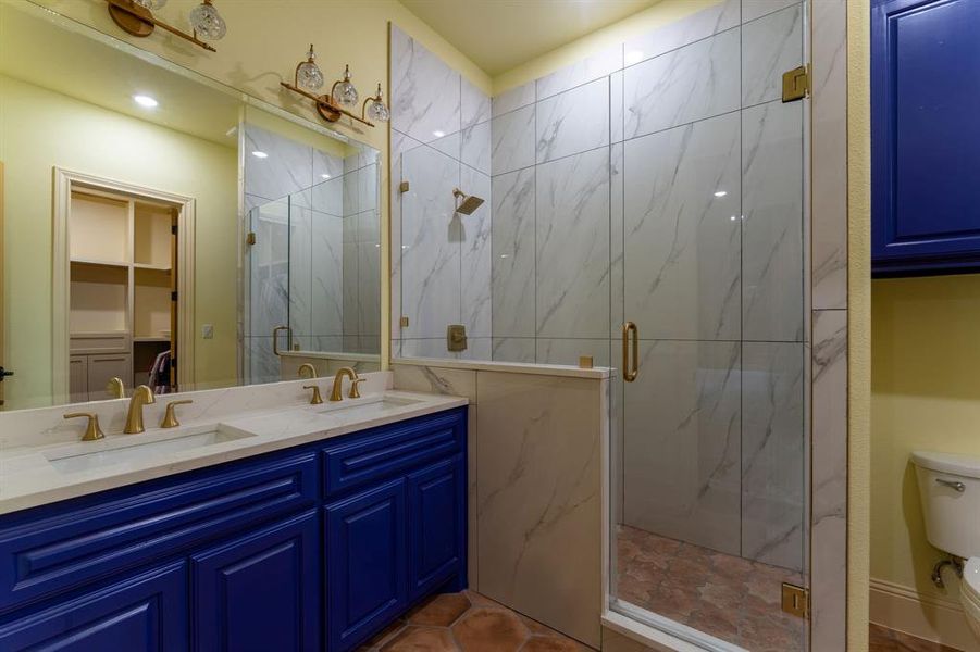 Secondary en-suite bath