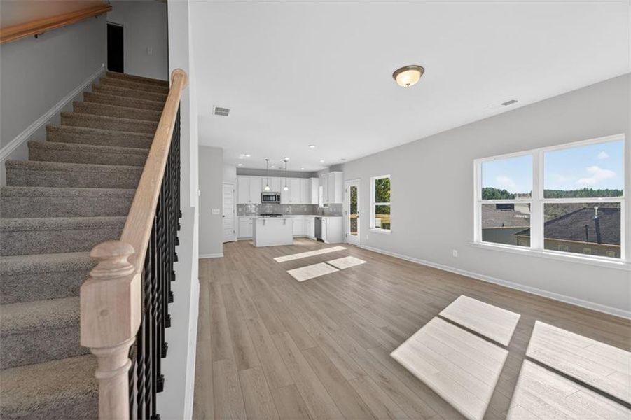 Spacious, unfurnished interior of a new home in Victoria Heights, Dallas (Image 25).