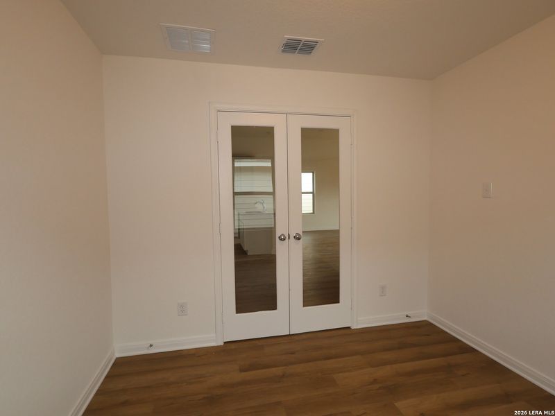 Spacious, unfurnished interior of a new home in Agave, San Antonio (Image 14).