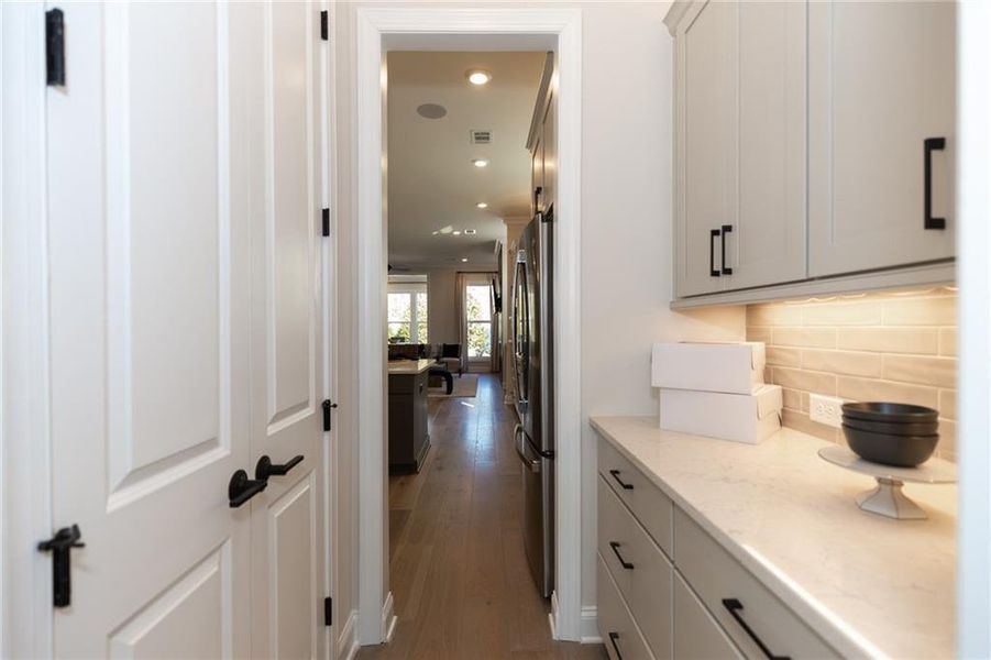 Furnished interior view inside a new home in Aberdeen, Hoschton (Image 22).