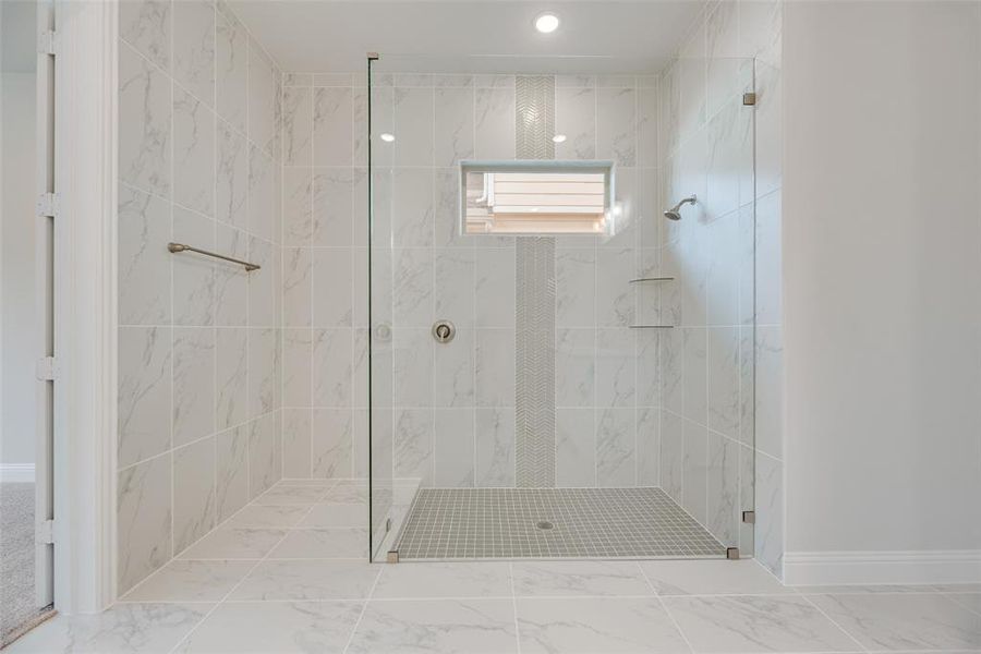 Spacious, unfurnished interior of a new home in Bayside, Rowlett (Image 12).