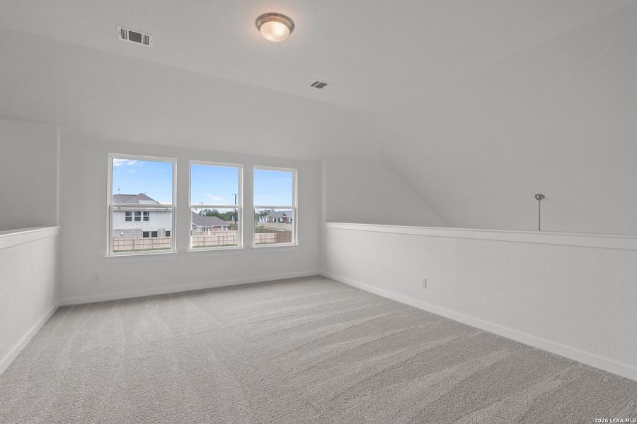 Spacious, unfurnished interior of a new home in Sunflower Ridge, New Braunfels (Image 40).