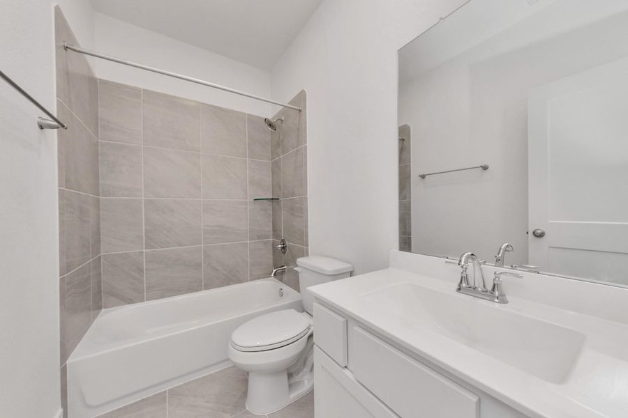 Furnished interior view inside a new home in Sienna, Missouri City (Image 10).