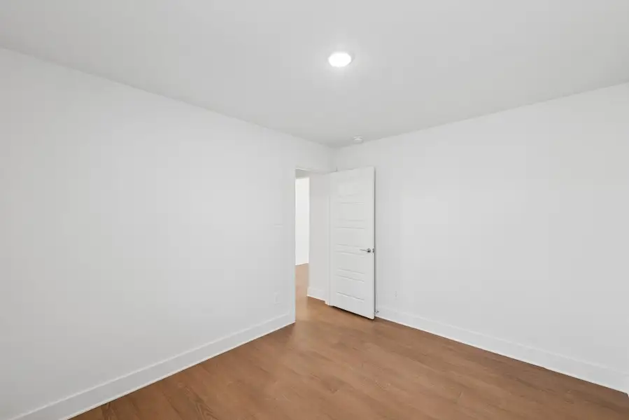 Spacious, unfurnished interior of a new home in Sorella, Tomball (Image 5).