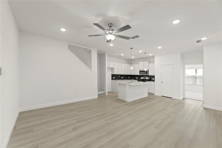 05_1072 Happy Holly, Lavon 05_1072 Happy Holly, Lavon