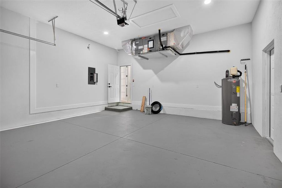 Spacious, unfurnished interior of a new home in , Pinellas Park (Image 48).