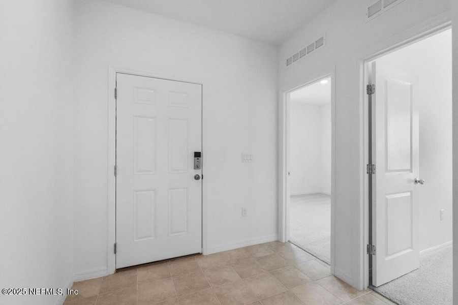 Spacious, unfurnished interior of a new home in Coopers Meadow, Jacksonville (Image 18).