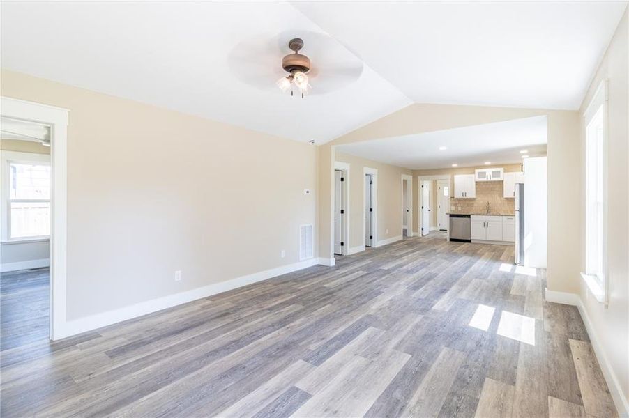 Spacious, unfurnished interior of a new home in , Summerville (Image 13).