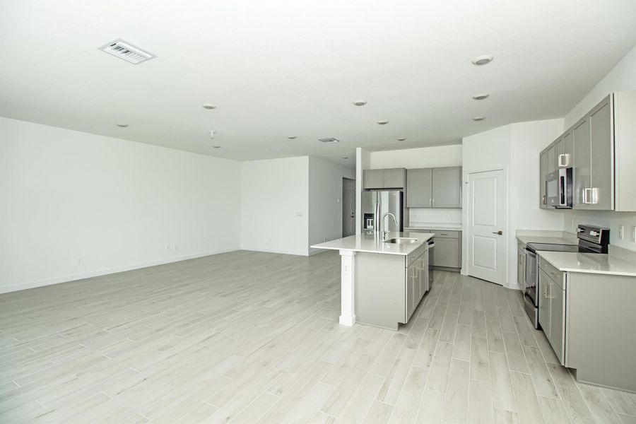 Spacious, unfurnished interior of a new home in , Stuart (Image 11).