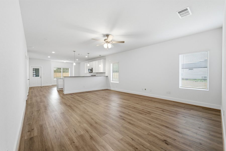 Spacious, unfurnished interior of a new home in Sanctuary, Salado (Image 18).