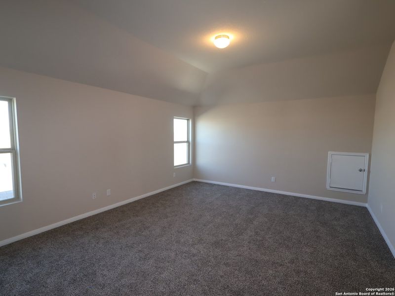 Spacious, unfurnished interior of a new home in Winding Brook, San Antonio (Image 18).