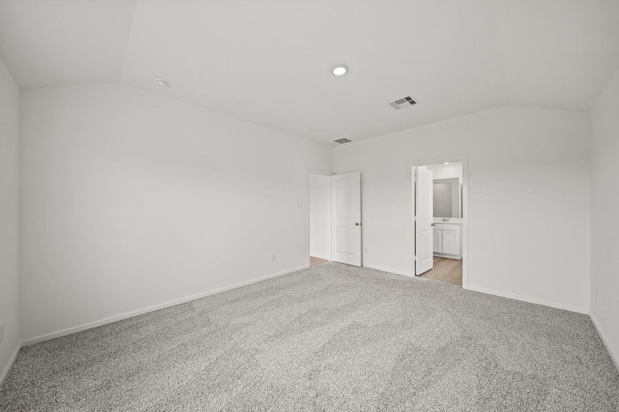 Spacious, unfurnished interior of a new home in Chapel Lakes, Montgomery (Image 12).