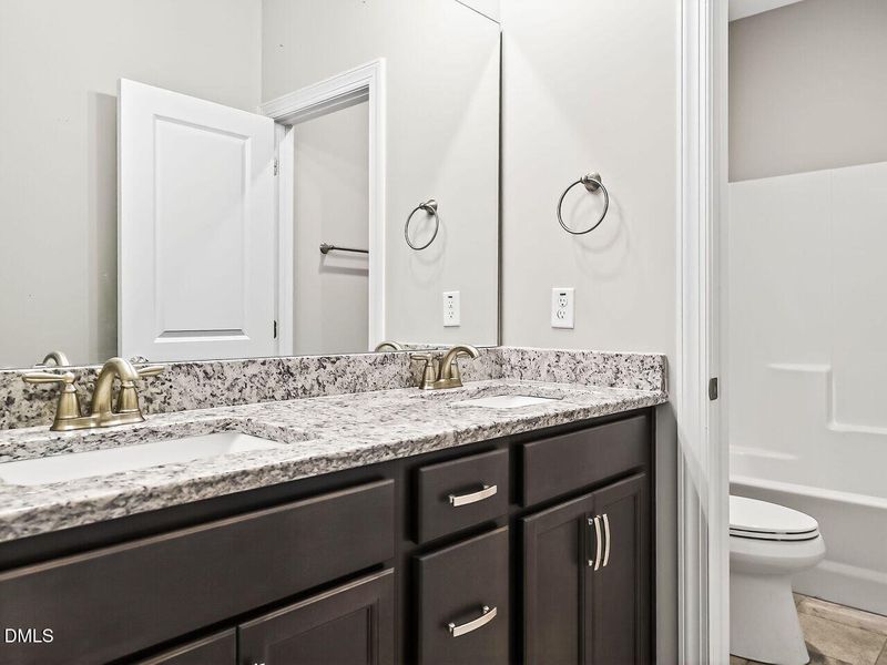 024-1280x960-bathroom 024-1280x960-bathroom