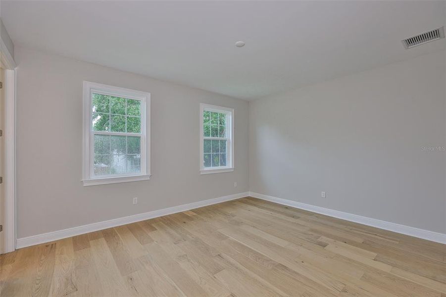 Spacious, unfurnished interior of a new home in , Tampa (Image 18).