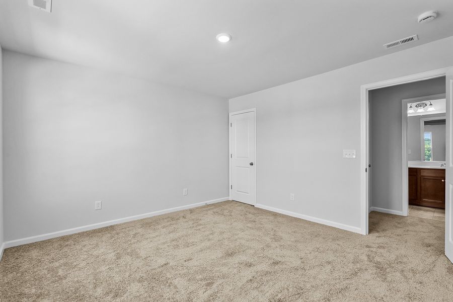 Spacious, unfurnished interior of a new home in Hanes Lake, Winston-Salem (Image 35). Spacious, unfurnished interior of a new home in Hanes Lake, Winston-Salem (Image 35).