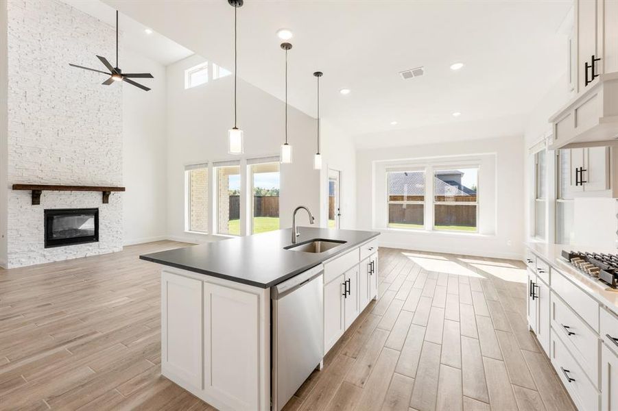 Furnished interior view inside a new home in Terracina, Rockwall (Image 12). Furnished interior view inside a new home in Terracina, Rockwall (Image 12).