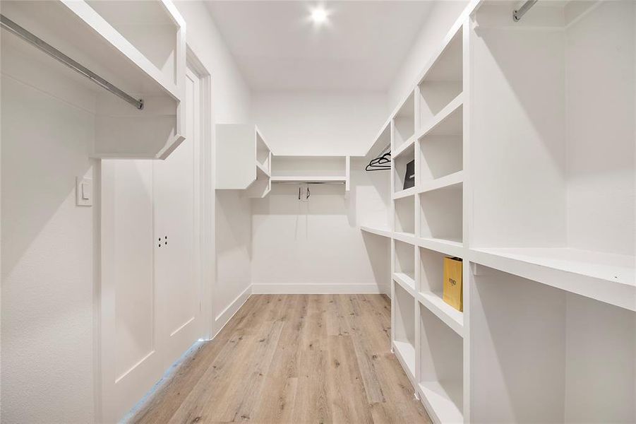 Spacious, unfurnished interior of a new home in , Dallas (Image 25).