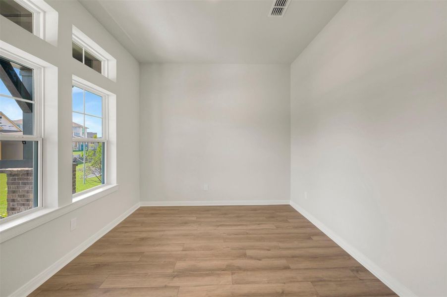 Spacious, unfurnished interior of a new home in , League City (Image 35).