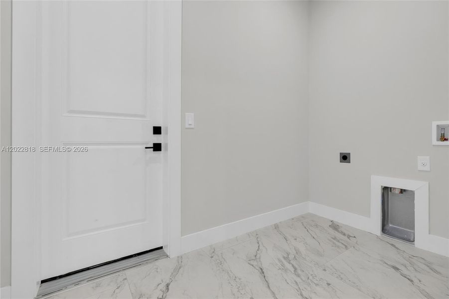 Spacious, unfurnished interior of a new home in , Cape Coral (Image 36). Spacious, unfurnished interior of a new home in , Cape Coral (Image 36).