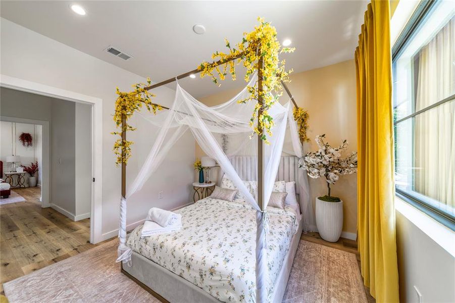 Furnished interior view inside a new home in , Dallas (Image 13).