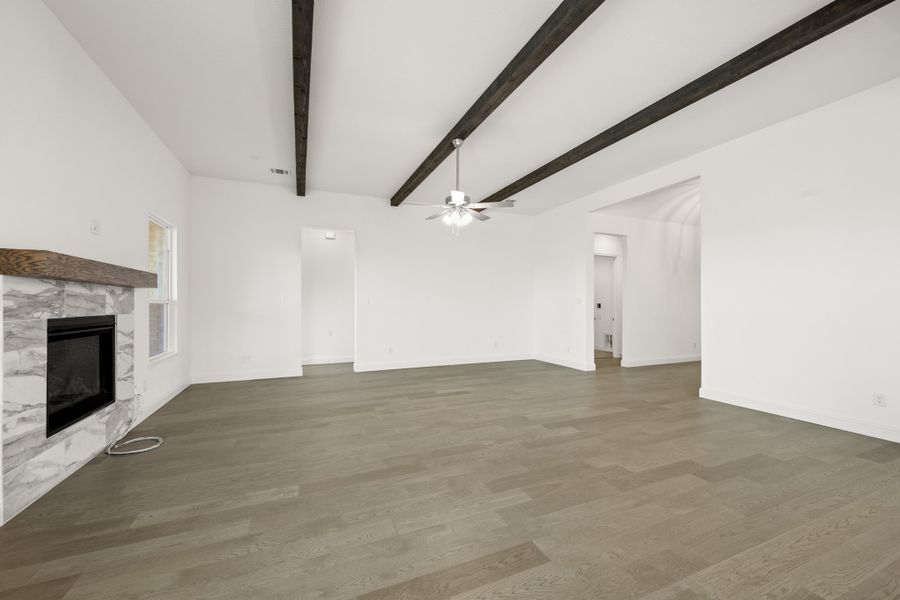 Spacious, unfurnished interior of a new home in Timberbrook, Justin (Image 20).
